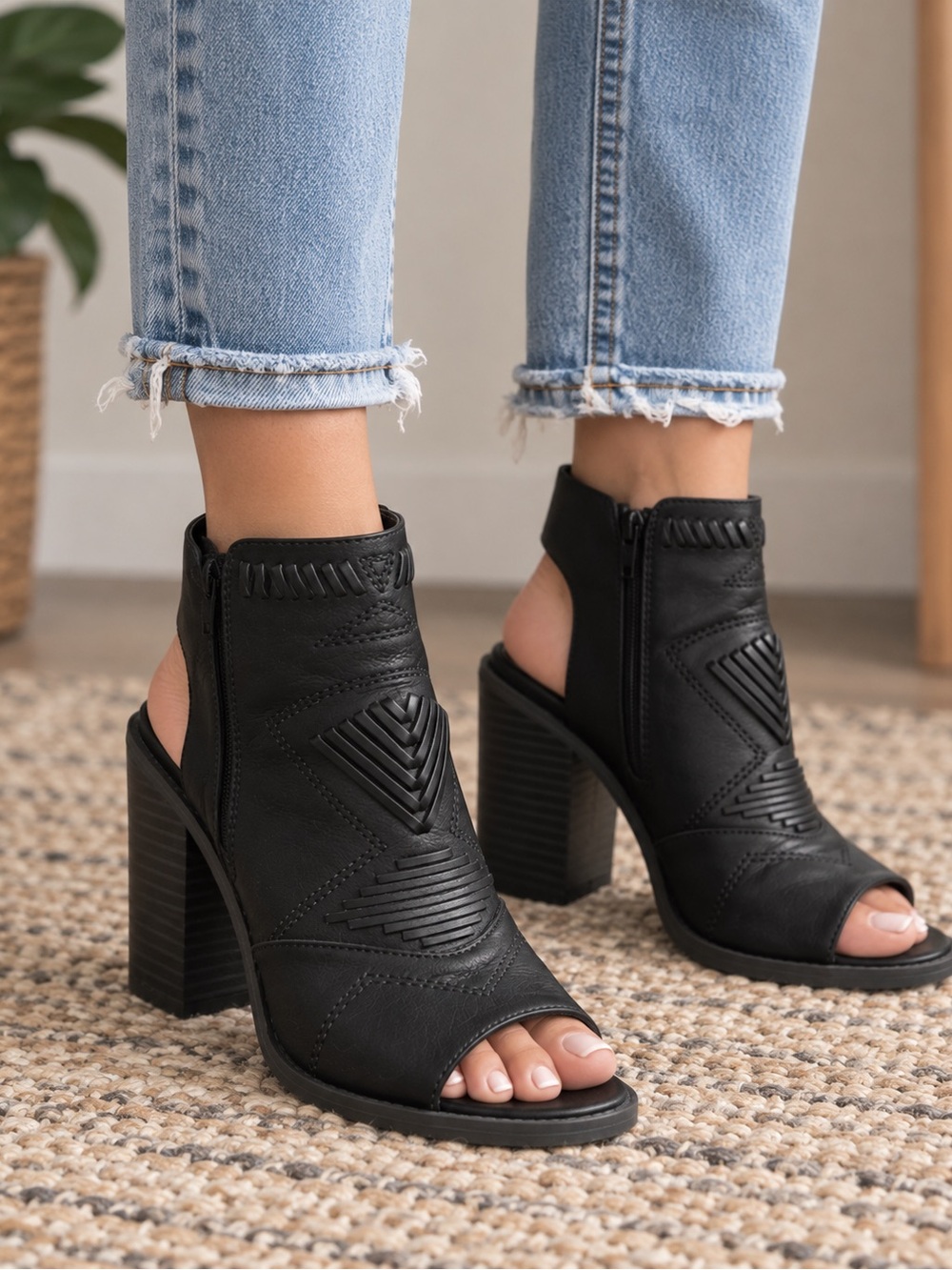 Donald J Pliner Black Leather Peep Toe Western Booties Size 6